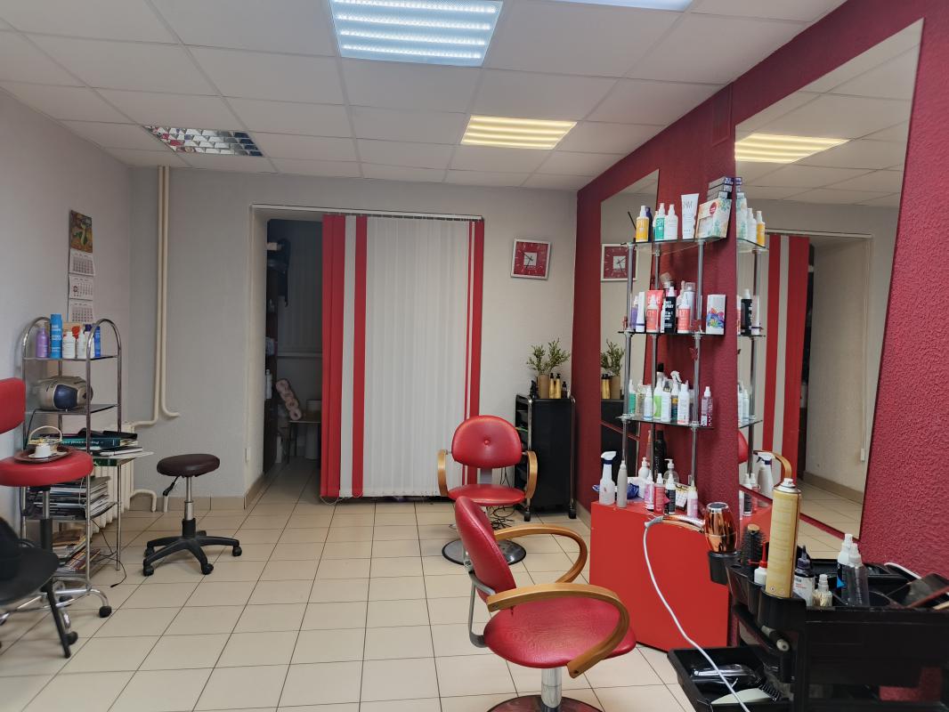 Продается салон красоты "Марго" в районе комплекса домов "Изумрудный" по адресу: - Новотроицк
