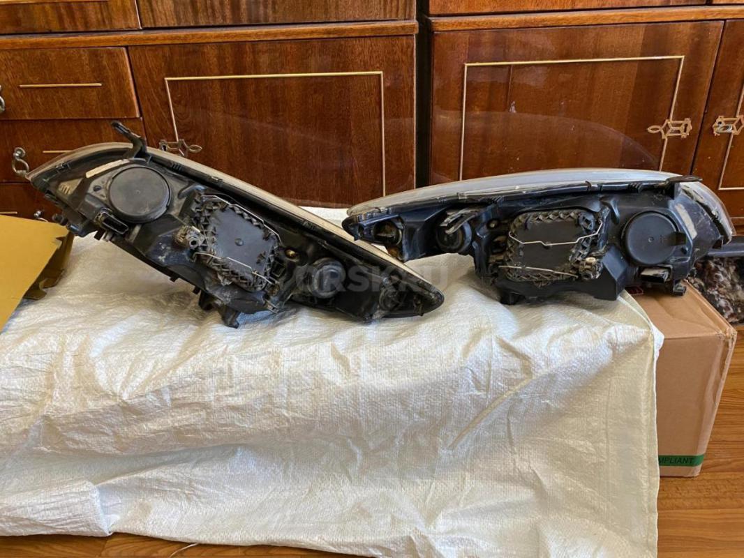 Продам передние фары рено меган 3 хетчбек 2012 года в хорошем состоянии цена за две фары - Орск