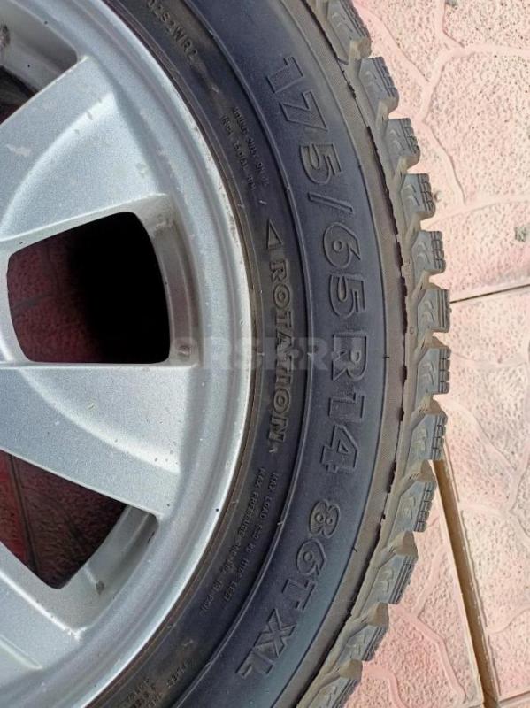 Продам комплект зимних колёс 175/65R14 86T XL NOKIAN NORDMAN 5 на литых дисках, в идеальном состояни - Орск