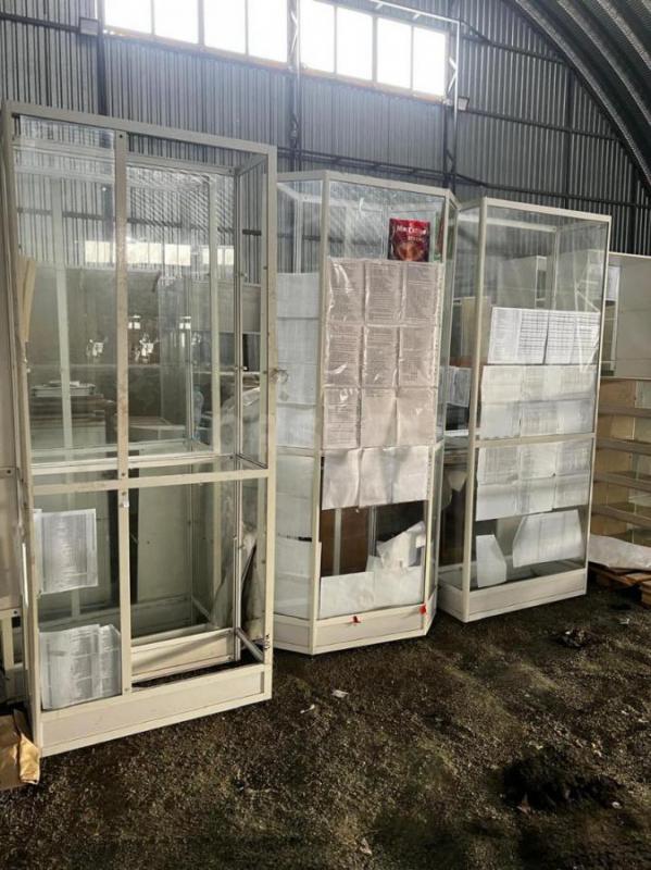 Продам витрины из стекла и алюминия высота 2-2,2м. - Орск