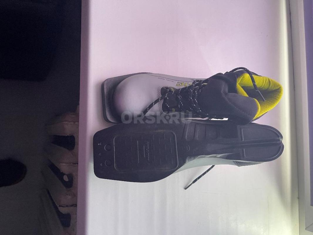 Продам женские лыжные ботинки 40 размера, почти новые - Орск