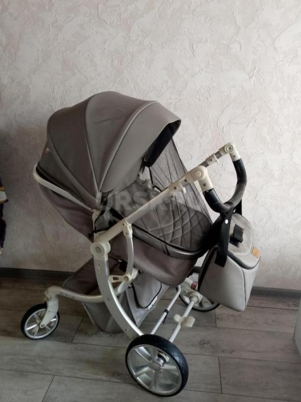 Продам коляску трансформер полностью укомплектована ( тёплый конверт, варежки, чехлы для колёс, сумк - Орск