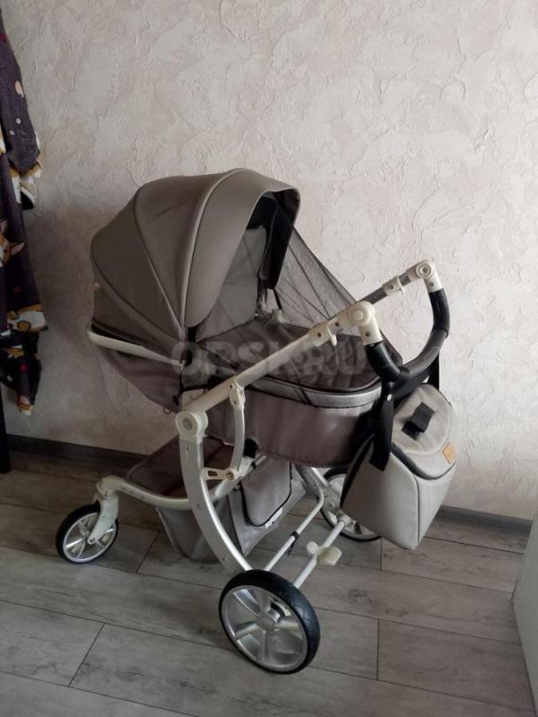 Продам коляску трансформер полностью укомплектована ( тёплый конверт, варежки, чехлы для колёс, сумк - Орск