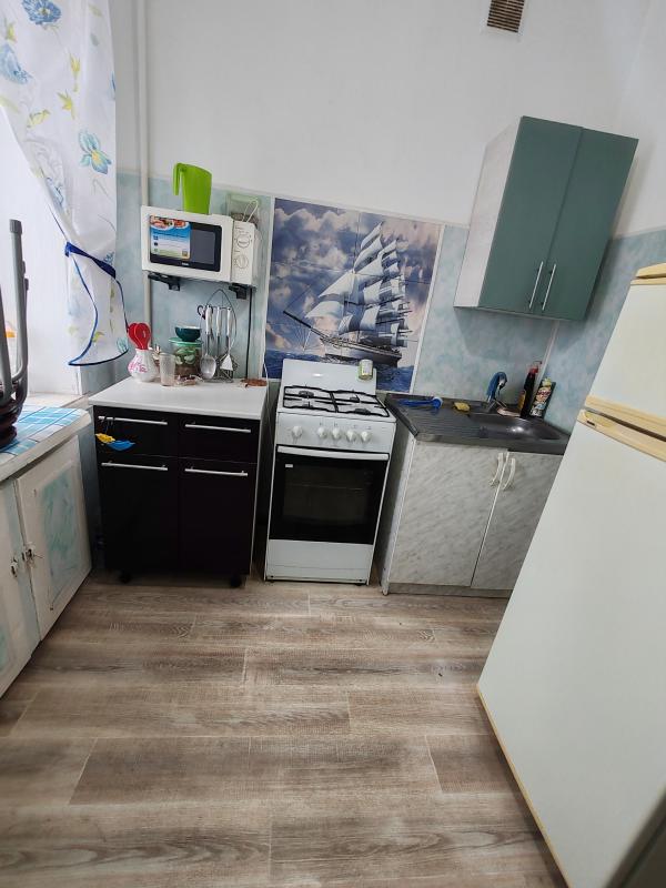 В центре города продаётся 2-х комнатная квартира, удобный 2 этаж, выгодное расположение. - Новотроицк