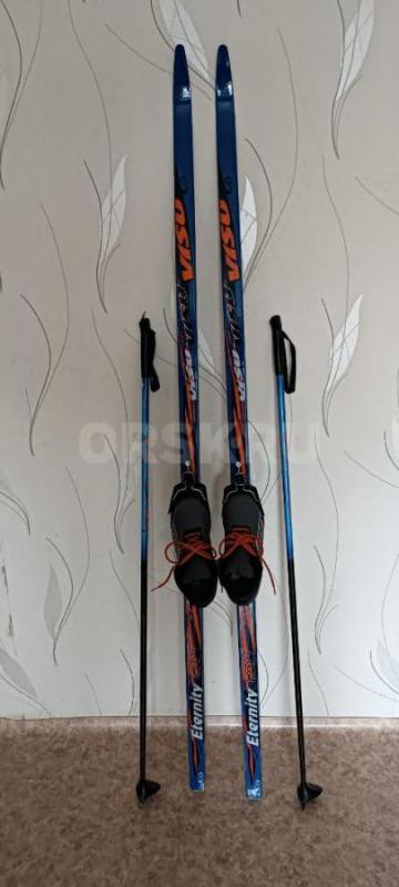 беговые пластиковые лыжи для подростка, длина лыж-1м. 80 см., длина палок 1 м. 25 см., ботинки 37 ра - Орск