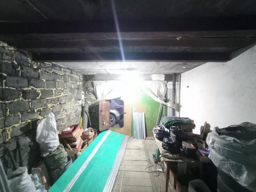 Гараж 240 квартал, заезд с улицы стартовой и с ялтинской, крыша сделана пару лет назад, печка на дро - Орск