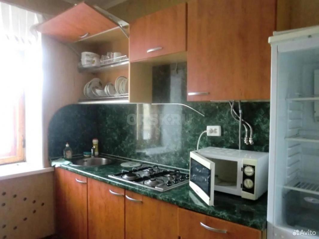 Сдам 1 квартиру в центре 2 этаж в доме старого типа с хорошим ремонтом на длительный срок Семье  чис - Орск