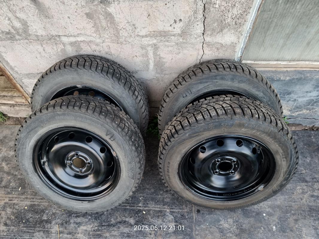 Колёса в сборе резина шипованая Viati 185/65 r15 в хорошем состоянии, диск MW R15 6Jx15H2 4x100 ET40 - Новотроицк
