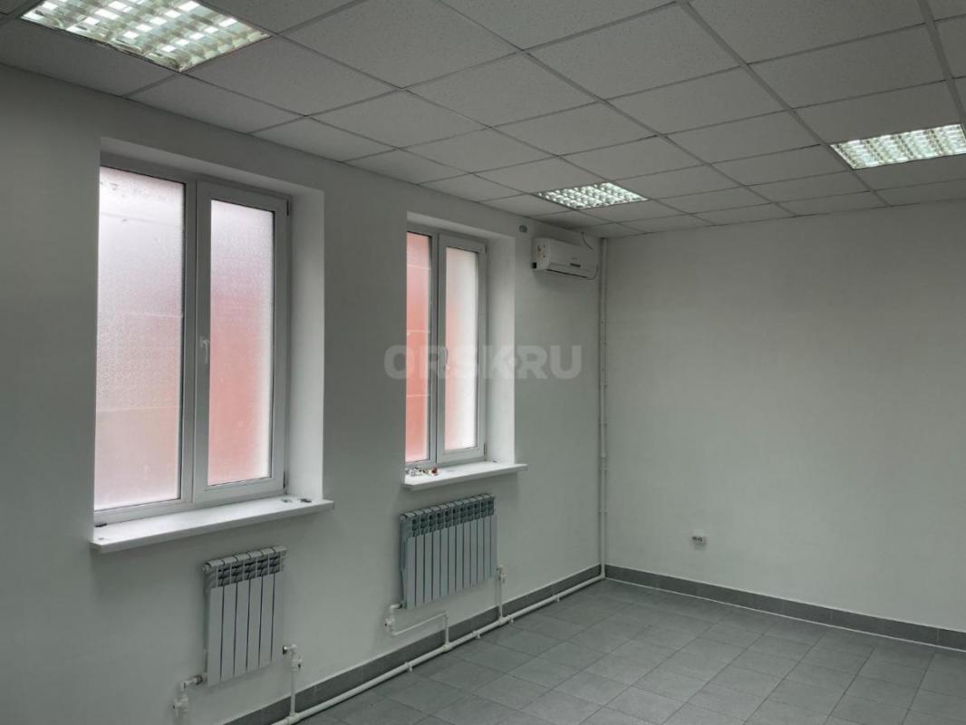 Сдам два кабинета, каждый по 12 м2 в отдельно стоящем 2-ух этажном здании под любой вид деятельности - Орск