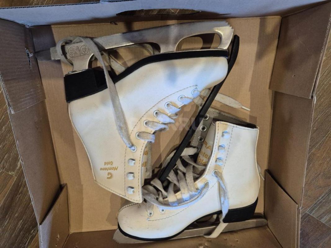 Коньки фигурные 33 размер белые - Орск