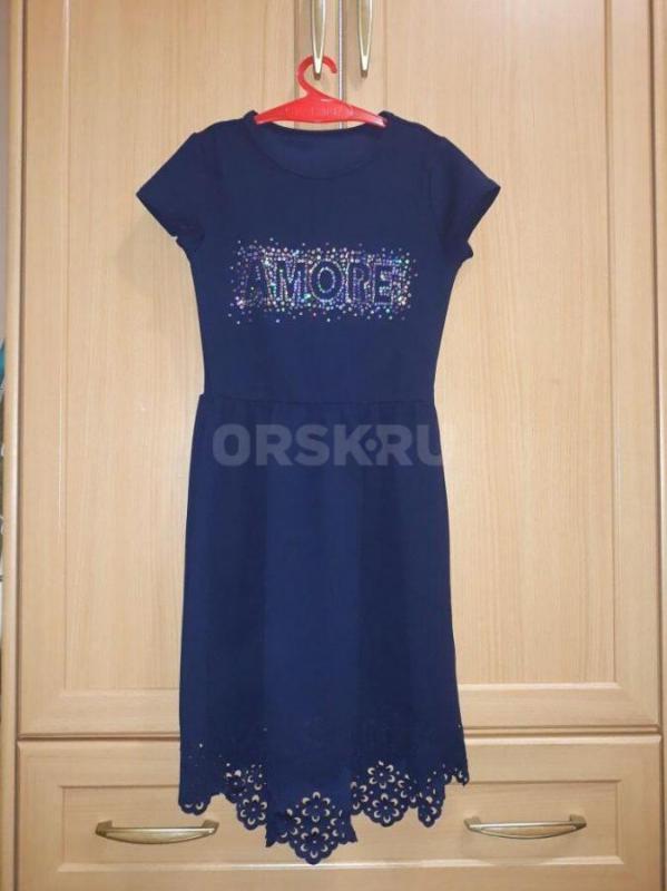 Платье р.40 -900 руб., платья р.146-152 по 900 руб., платья р.135-140 по 500 руб., платье р.129-134 - Орск