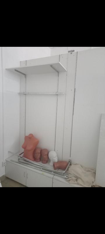 Продам витрины разные, манекены, вешалки, крючки для экономпанели, подставки спрашивайте много что е - 