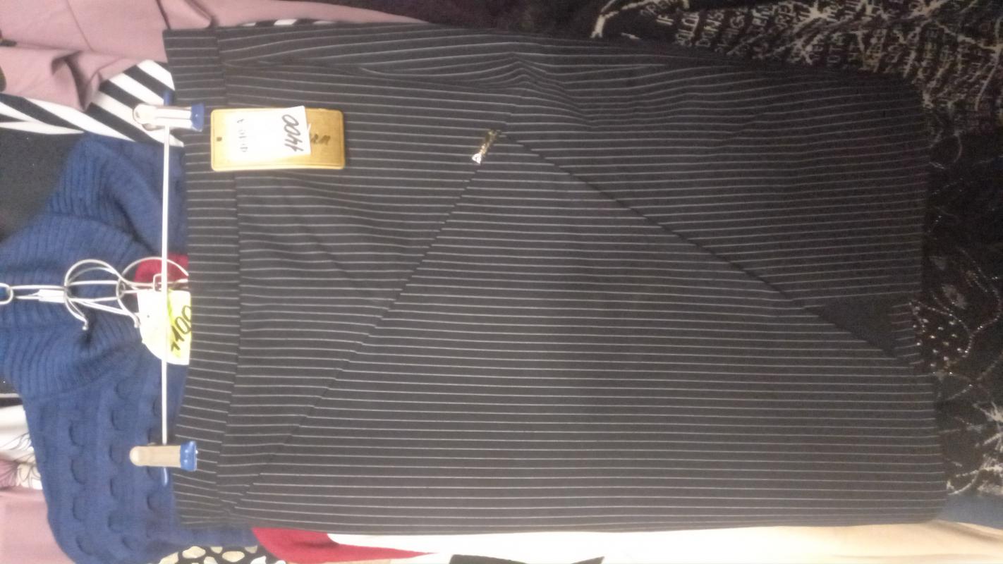 Продам витрины разные, манекены, вешалки, крючки для экономпанели, подставки спрашивайте много что е - 