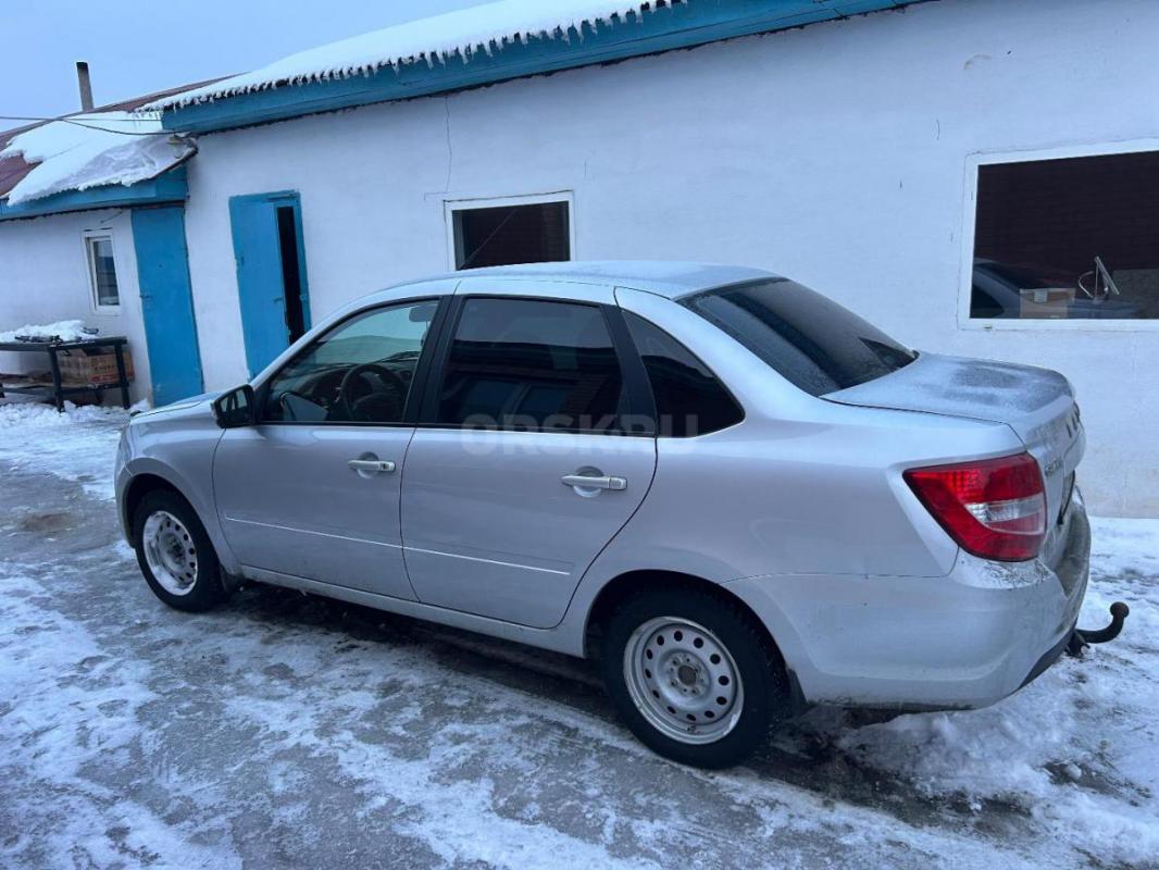 Продам личный автомобиль в отличном состоянии комплектация комфорт сигнализация с автозапуском подро - Орск