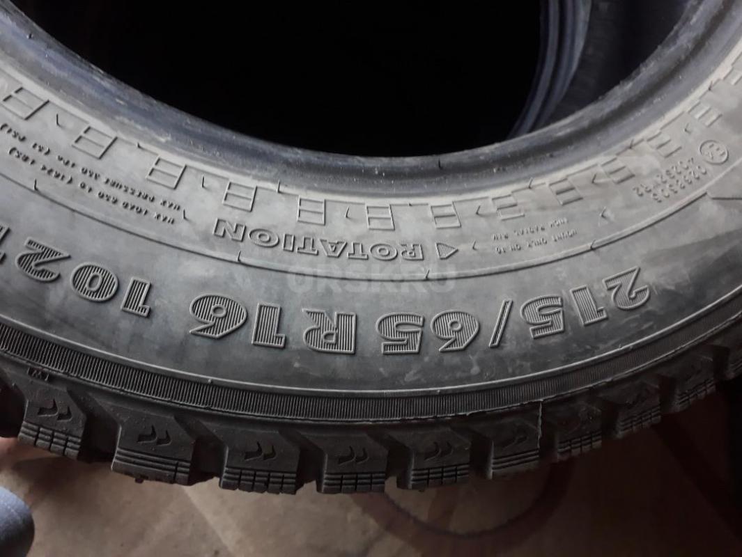 Зимние шины 215/65 R16 в нормальном состоянии, два баллона Nokian Nordman 5 215/65 R16 и два баллона - Орск