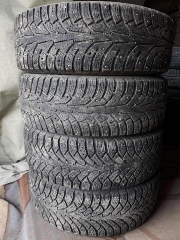 Зимние шины 215/65 R16 в нормальном состоянии, два баллона Nokian Nordman 5 215/65 R16 и два баллона - Орск