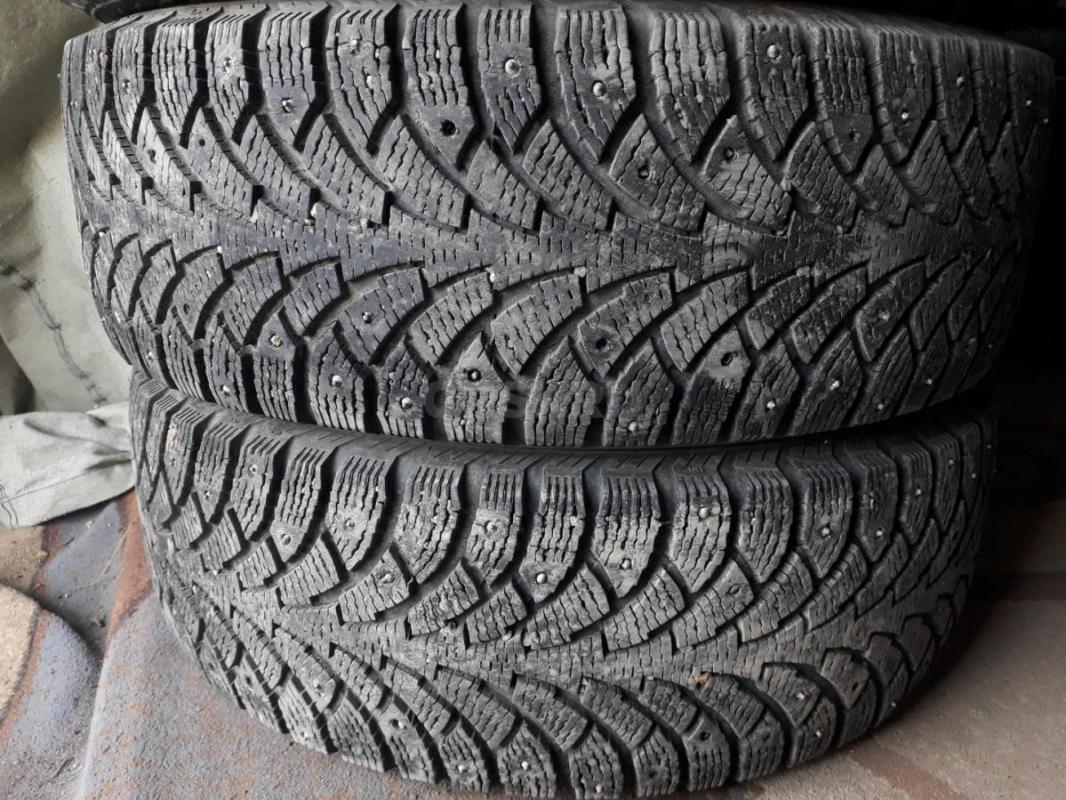 Зимние шины 215/65 R16 в нормальном состоянии, два баллона Nokian Nordman 5 215/65 R16 и два баллона - Орск