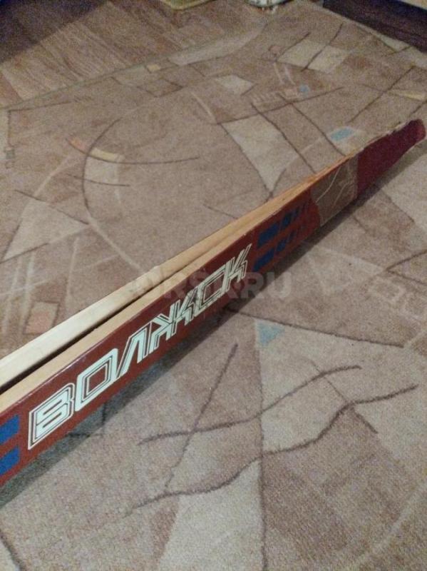 Продам лыжи деревянные мужские с ботинками и палками, б/у,  СССР. - Орск