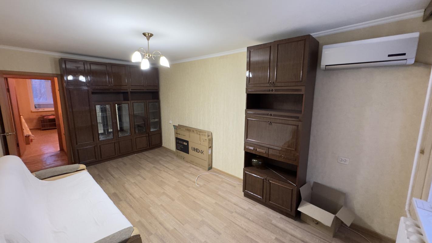 ВНИMАHИE, ПPOДАЁТСЯ 2-Х KОMНATHAЯ KBAPTИPA. - Новотроицк