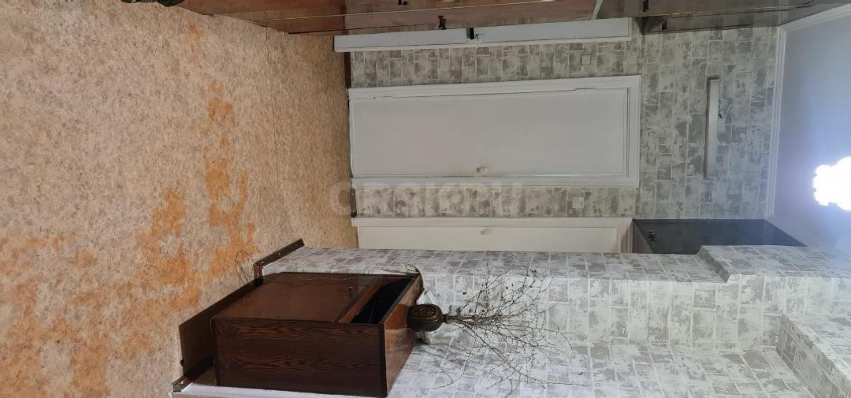 Двухкомнатная квартира старого типа,теплая,светлая,два балкона-во двор и на пер. - Орск