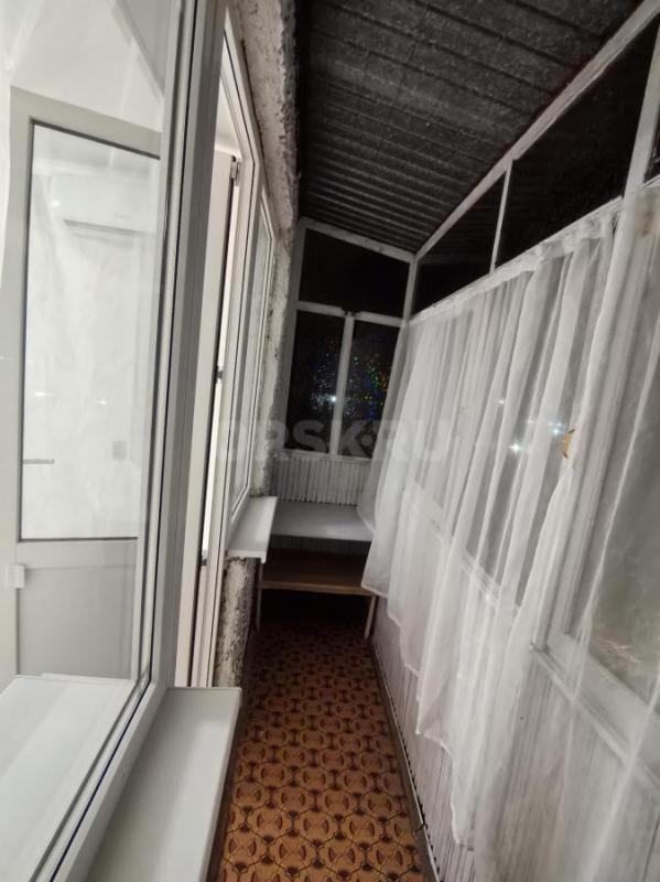 Продается двухкомнатная квартира в пятиэтажном доме на пятом этаже. - Орск