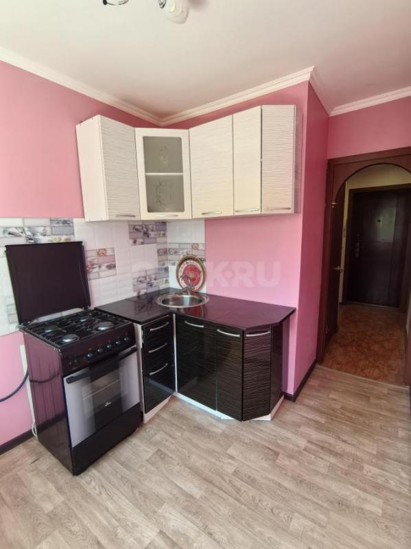 Квартира находится остановка Гагарина, школа садик в шаговой доступности, магазины, остановки, парк - Орск