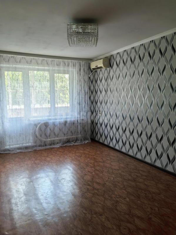 Квартира находится остановка Гагарина, школа садик в шаговой доступности, магазины, остановки, парк - Орск