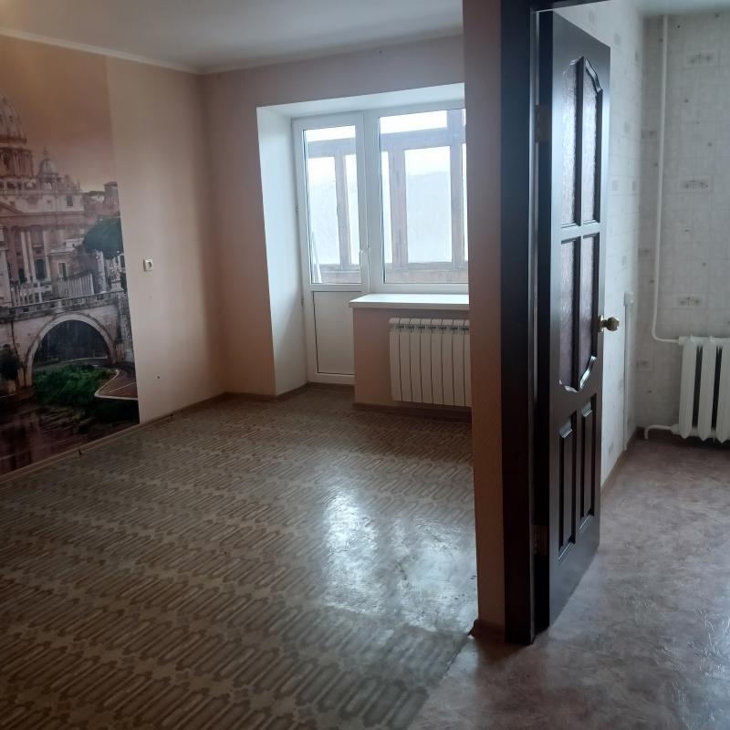 Сдам 1ую квартиру на длительный срок!с балконом,без мебели! - Новотроицк