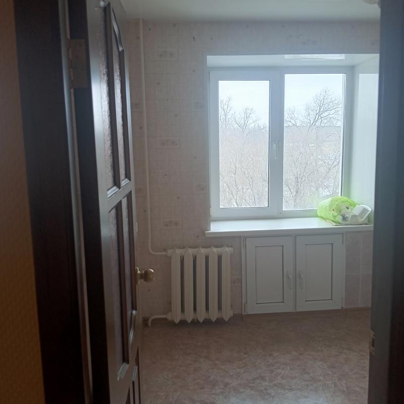 Сдам 1ую квартиру на длительный срок!с балконом,без мебели! - Новотроицк