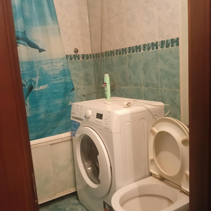 Сдам 1ую квартиру на длительный срок!с балконом,без мебели! - Новотроицк