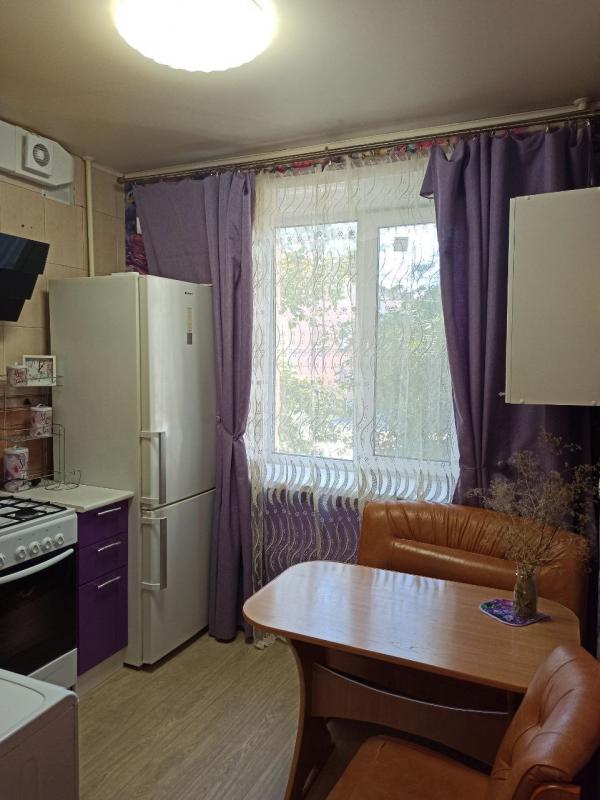 Продаётся  светлая и уютная однокомнатная квартира просто вьезжай и живи без вложений, г. - Новотроицк