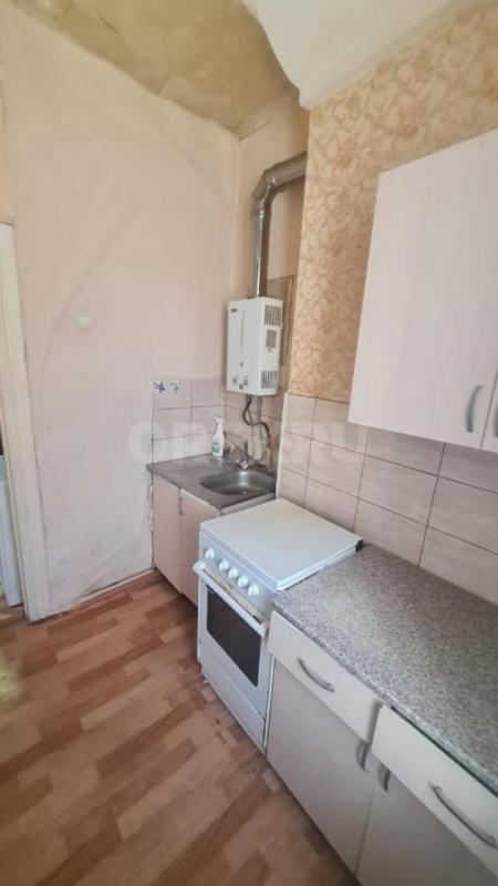 Продается просторная 3-х комнатная квартира в центре города по адресу ул. - Орск