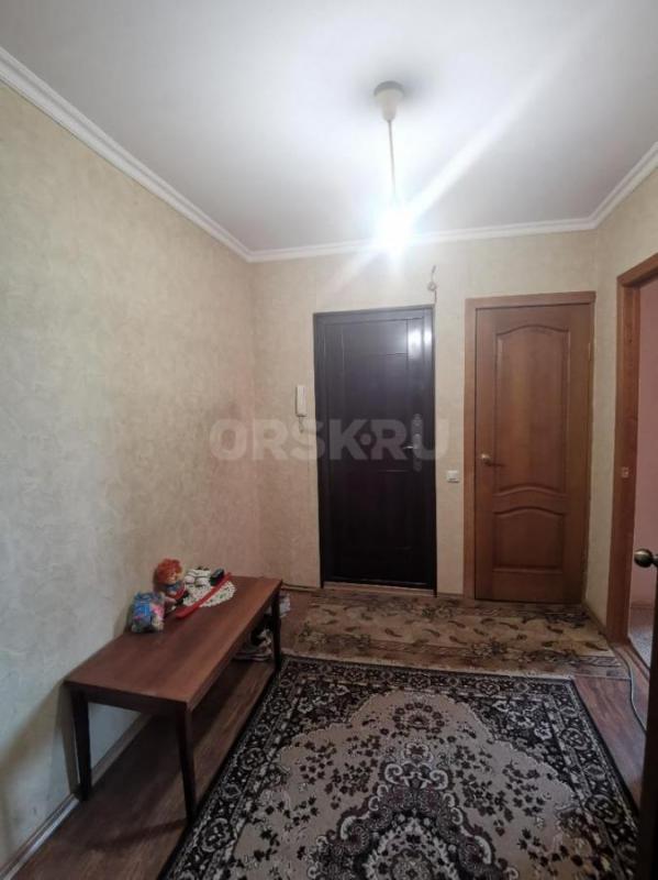 Продам отличную трехкомнатную квартиру улучшенной планировки по пр. - Орск