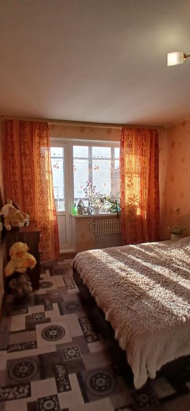 Продается 2-комнатная квартира на привлекательном этаже 2/5 этаж ,
по адресу: г. - Новотроицк