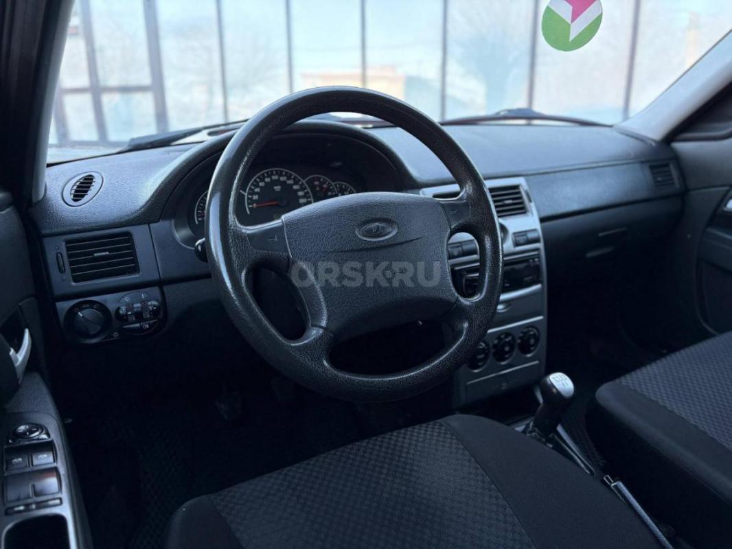 Двигатель 1.6 МТ (98 л. с.)
 Климат-контроль
 ГУР
 Подушка безопасности
 Юридически чист
 Полны - Орск