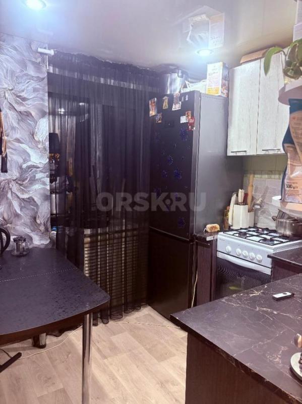 Продам 2 х комнатную квартиру на первом этаже
Пластиковые окна 
Новая входная дверь 
Натяжные пот - Орск