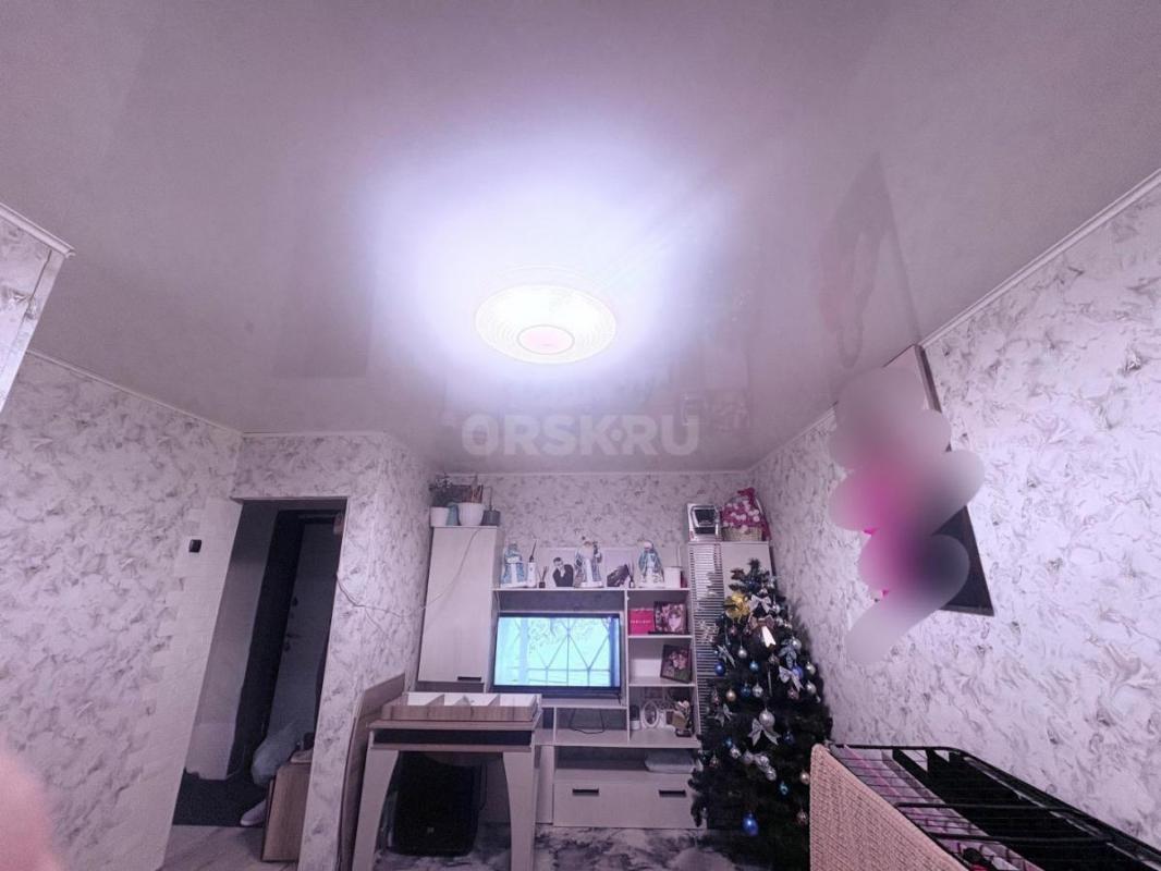 Продам 2 х комнатную квартиру на первом этаже
Пластиковые окна 
Новая входная дверь 
Натяжные пот - Орск