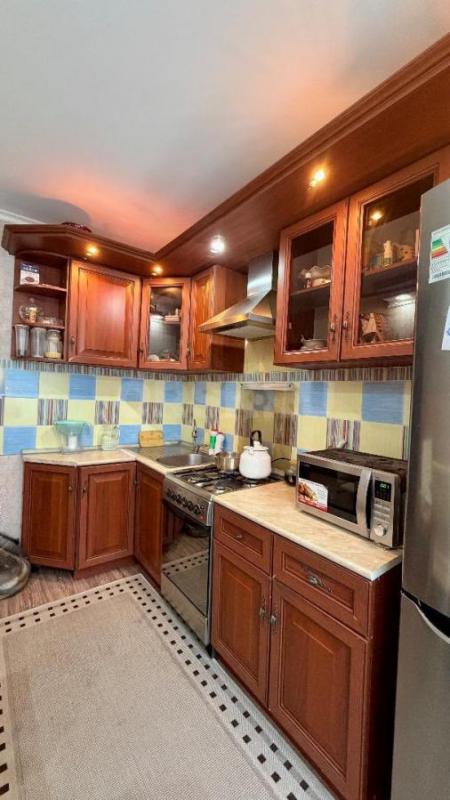 Продам угловую кухню вместе с раковиной и столешницей. - Орск