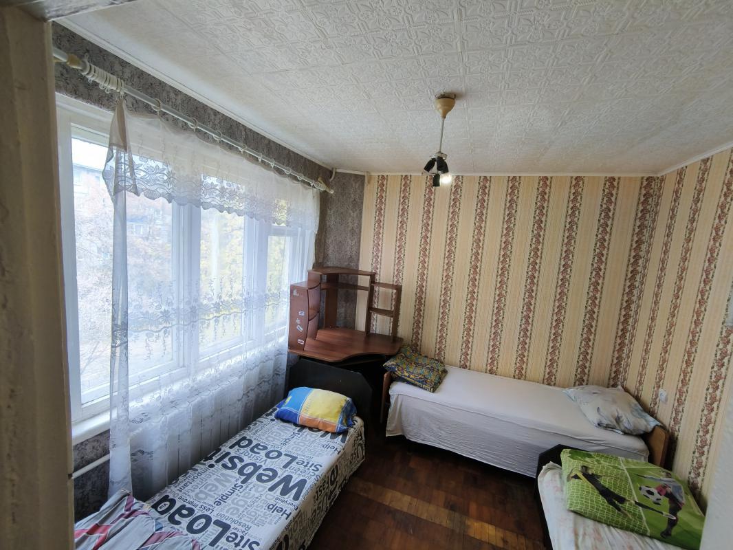 Сдам 4х комнатную квартиру на долгосрочное проживание в спальном районе нашего города 1983г. - Орск