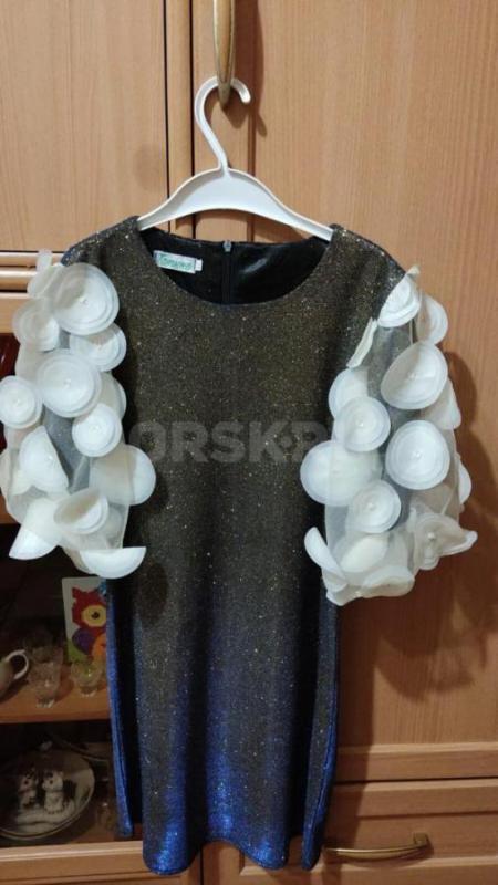 Платье р.40 -900 руб., платья р.146-152 по 900 руб., платья р.135-140 по 500 руб., платье р.129-134 - Орск