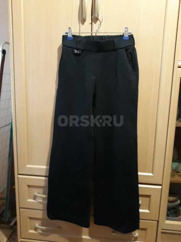 Платье р.40 -900 руб., платья р.146-152 по 900 руб., платья р.135-140 по 500 руб., платье р.129-134 - Орск