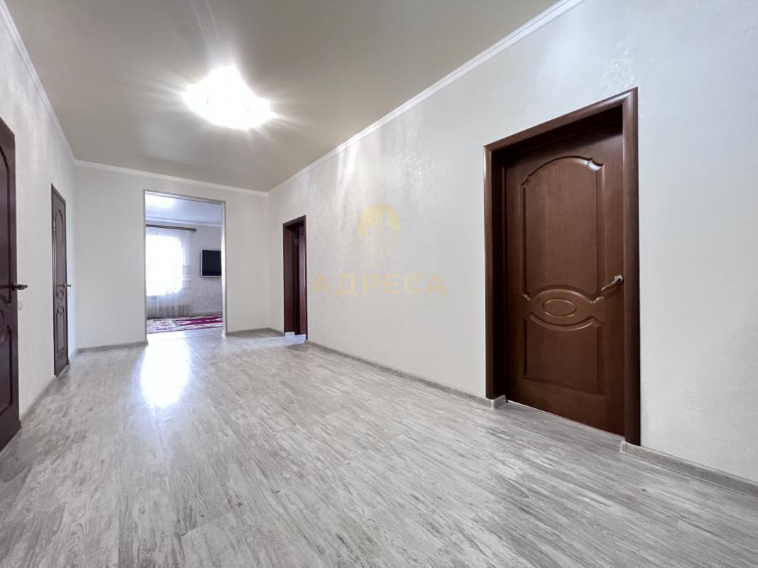 Продаётся просторный и надёжный дом для большой семьи, со всей необходимой инфраструктурой для комфо - Ленина