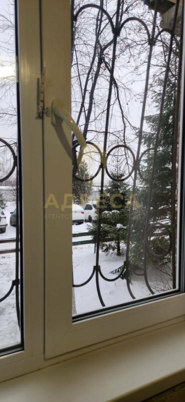 Продается трехкомнатная квартира!📍 Расположение: Удобный первый этаж, рядом школа, детские сады и ос - Оренбург