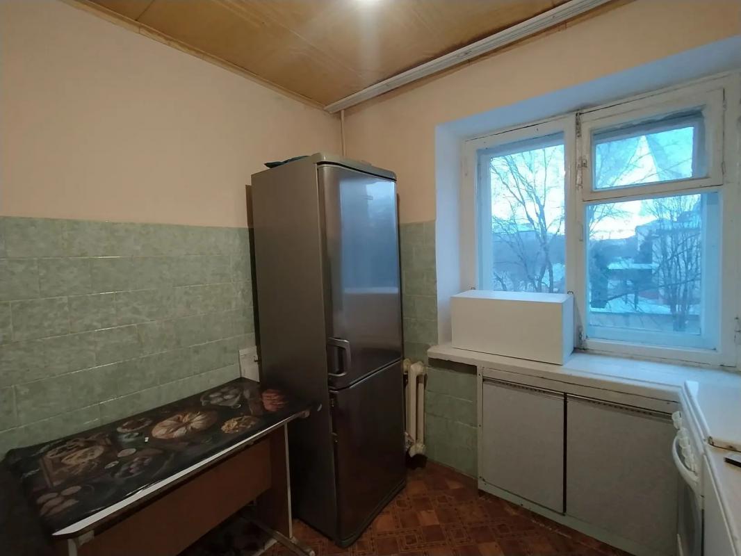 ПРОДАËТСЯ 1 - КОМНАТНАЯ КВАРТИРА, НА 2 ЭТАЖЕ, 5-ТИ ЭТАЖНОГО КИРПИЧНОГО ДОМА, В ЦЕНТРЕ ГОРОДА. - Новотроицк