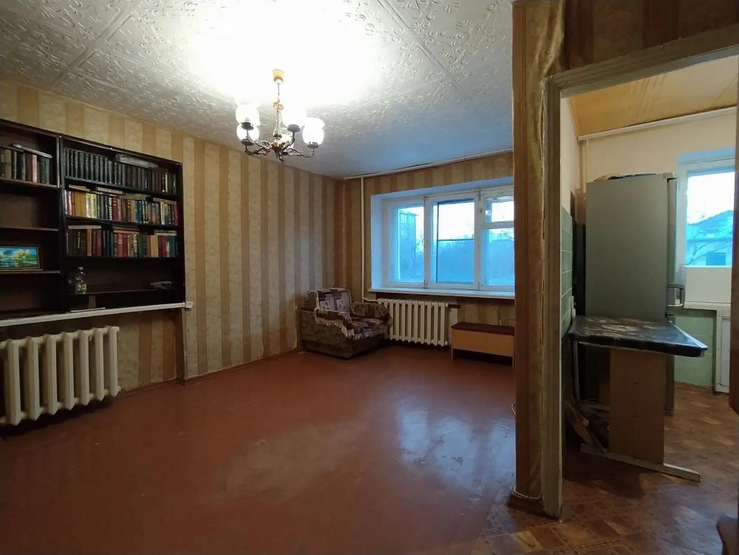 ПРОДАËТСЯ 1 - КОМНАТНАЯ КВАРТИРА, НА 2 ЭТАЖЕ, 5-ТИ ЭТАЖНОГО КИРПИЧНОГО ДОМА, В ЦЕНТРЕ ГОРОДА. - Новотроицк