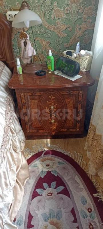 Продам импортный спальный гарнитур: шкаф, кровать, 2 тумбочки и комод с зеркалом. - Орск