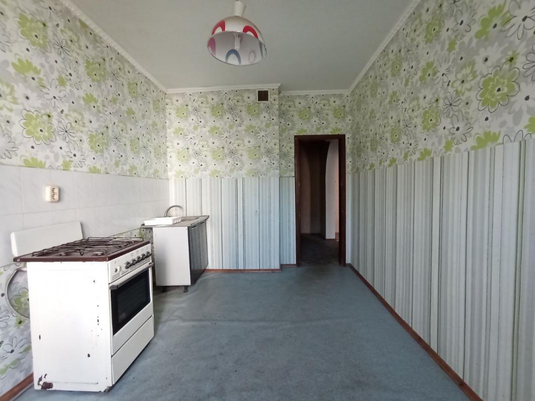 Продается большая 3-комнатная квартира  по адресу:  г. - Новотроицк