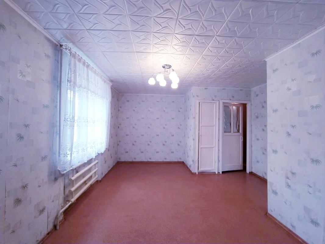 ПРОДАЁТСЯ 1 - КОМНАТНАЯ КВАРТИРА, НА 4 ЭТАЖЕ 5-ТИ ЭТАЖНОГО КИРПИЧНОГО ДОМА. - Новотроицк