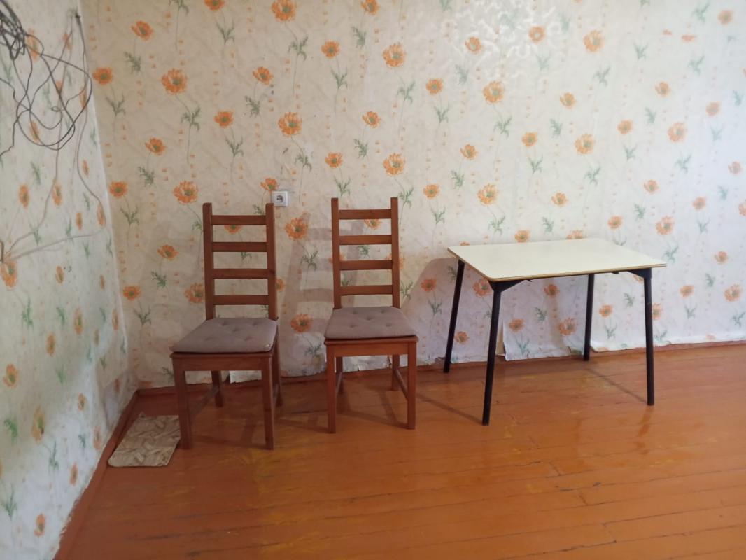 Квартира светлая тёплая без ремонта соседи спокойные двор после ремонта  рядом почта садик гимназия - Новотроицк