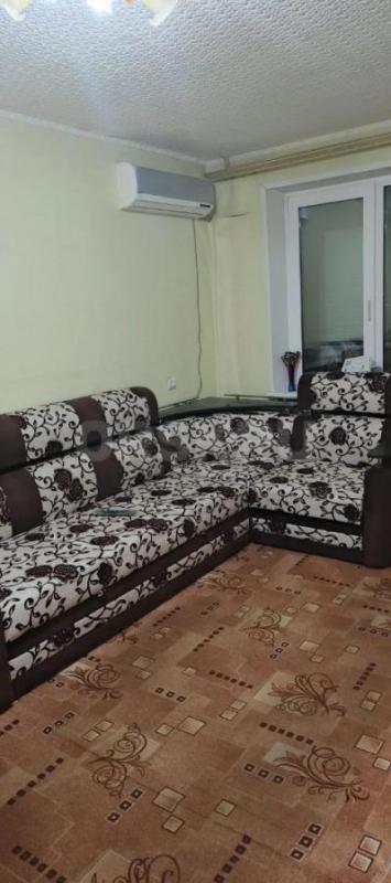 Сдам 2х ком кв , очень тёплая, балкон утеплённый, с мебелью и необходимой техникой, на длительный ср - Орск